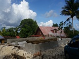 Plate-forme avec remonté bêton en vue de la construction d'une maison en bois